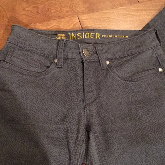 Grey/dk grey Insider jean with snakeskin pattern - Picture 2 of 5